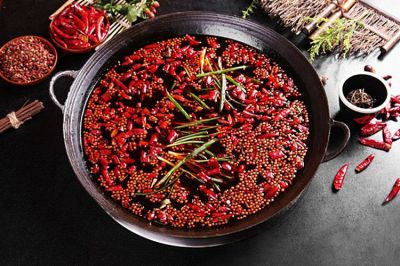 重慶火鍋底料加工廠，有異香的鍋底必須要謹慎