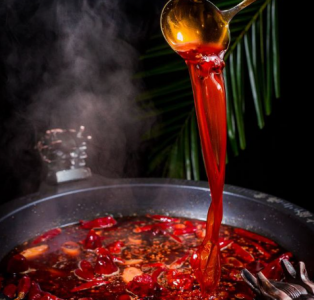 重慶火鍋底料一次性怎么選擇？開火鍋店底料重要性？