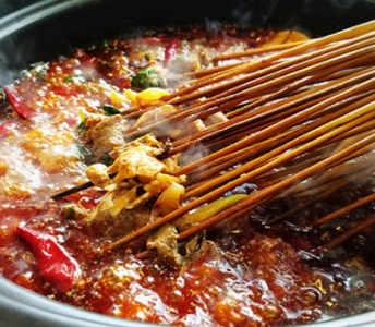 為何重慶串串香風靡？廠家直銷功不可沒