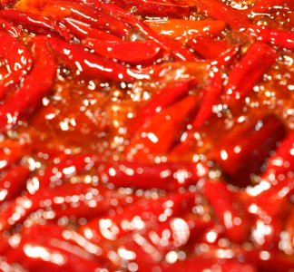 制作頂級重慶火鍋底料難嗎？揭秘所需的核心原材料！