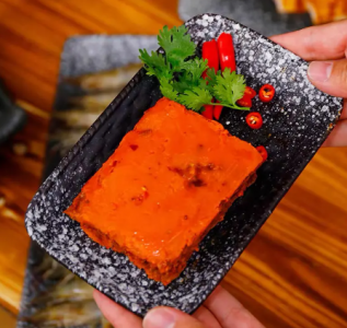 如何慧眼識牛油紅油底料？秘訣在手，美味即成半！