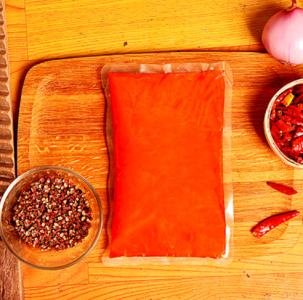 牛油紅油批發(fā)價更低，如何助您火鍋店火爆增收？