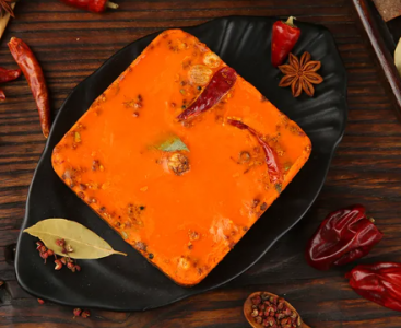 品味重慶經(jīng)典，老火鍋紅油底料入口那一刻，辣香四溢，你嘗過嗎？