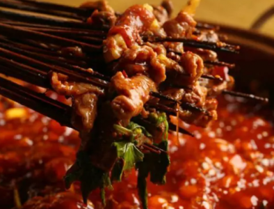 揭秘重慶串串香底料批發(fā)廠家：核心優(yōu)勢(shì)究竟何在？