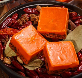 如何平衡火鍋底料貼牌的味道與營銷，雙贏策略揭秘？