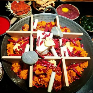 揭秘重慶火鍋底料靈魂之味，獨(dú)特秘訣何在？廠家深度解析！