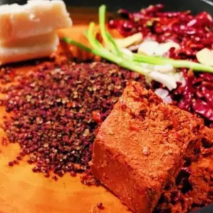 揭秘火鍋美味秘訣：紅油加工獨(dú)特在哪？