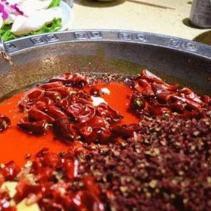 探訪火鍋底料廠：獨(dú)特配方魅力何在？