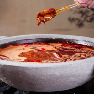 揭秘重慶火鍋底料靈魂之味，獨(dú)特秘訣何在？廠家深度解析！